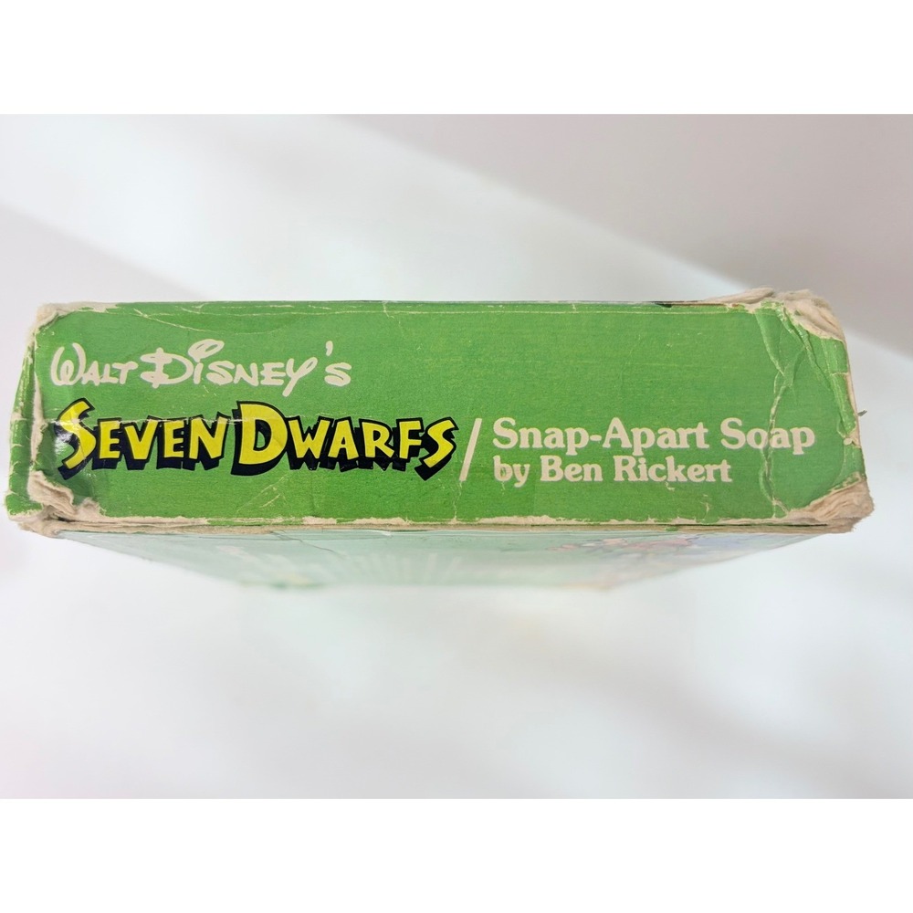 Vtg Walt Disney Snow White Seven Dwarf Snap-Apart Soap Ben Rickert Green 6oz Box - Picture 3 of 4